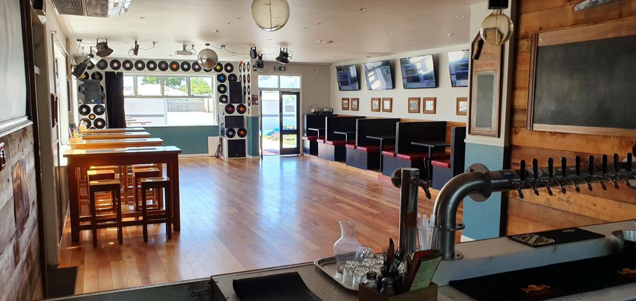 Hotel Motueka Backpackers, Loud Live Music Friday Saturday Nights Eksteriør billede